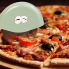 Pizzavágó - mosolygós