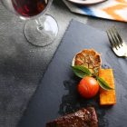 Pala tálaló akáciafa tartóval 26x18 cm