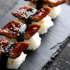 Pala tálaló akáciafa tartóval 26x18 cm