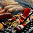 Kerti faszenes grillsütő fedéllel