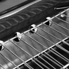 Négyzet alakú faszenes grillsütő fedéllel